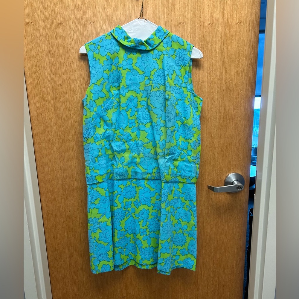 Adorable vintage sleeveless dress!